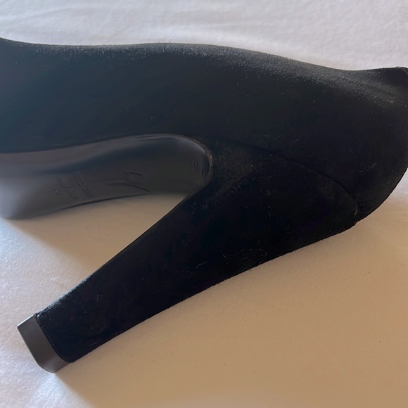 Giuseppe Zanotti black suede pumps, size 37. Lightly worn. - Picture 7 of 7